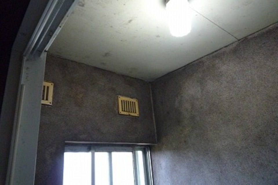 脱衣場からリフォーム前の画像